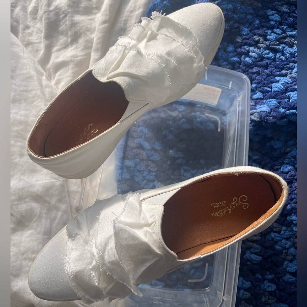 Seychelles Quake Ruffled Linen Sneakers size 10